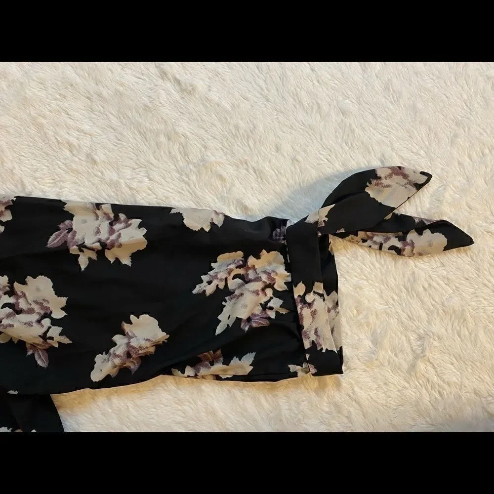 🥀Time To Bloom Floral Of The Shoulder Top Size :L